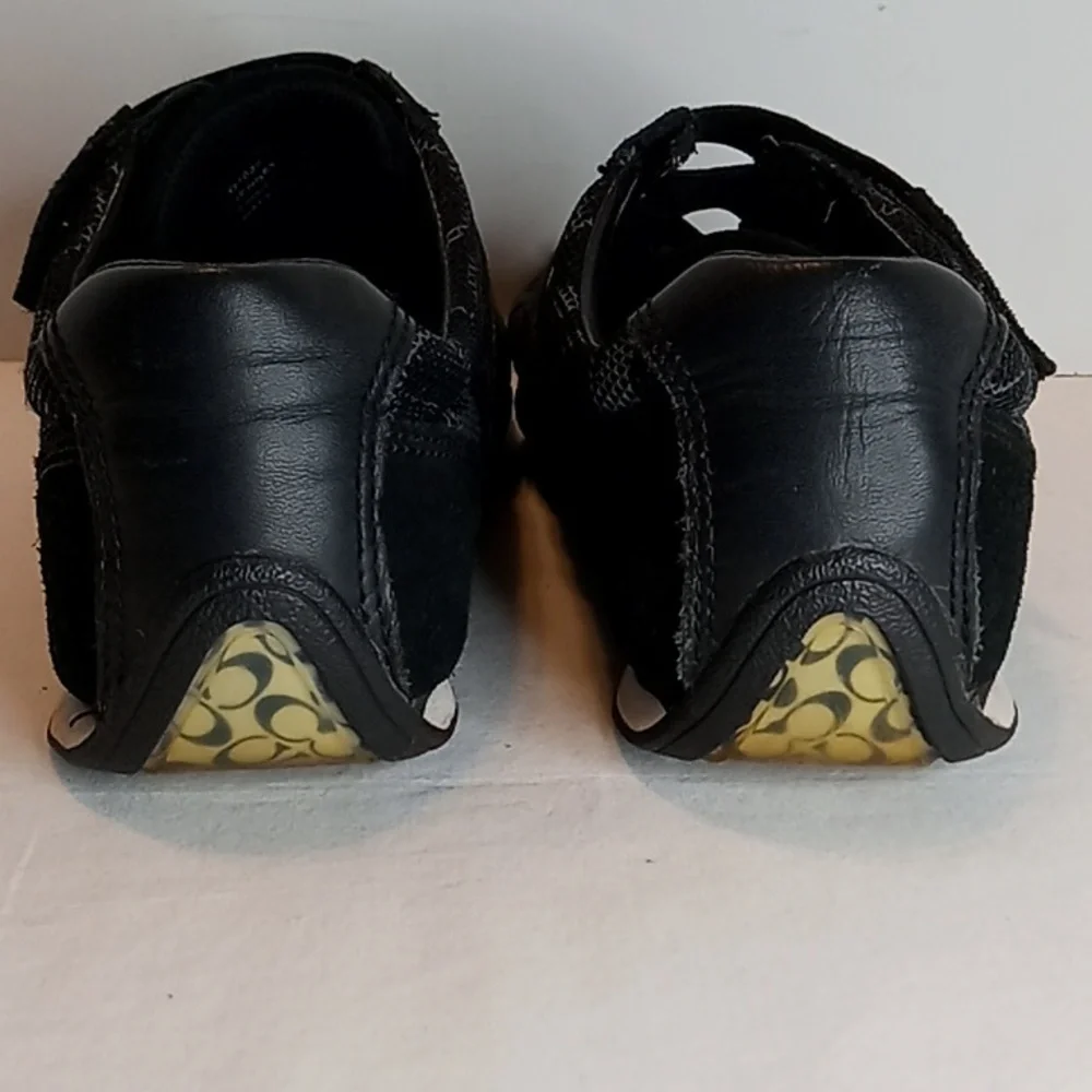 COACH BLACK JENNEY STYLE SIZE 6M GENTLY PRELOVED / FLAW ON INNER HEEL